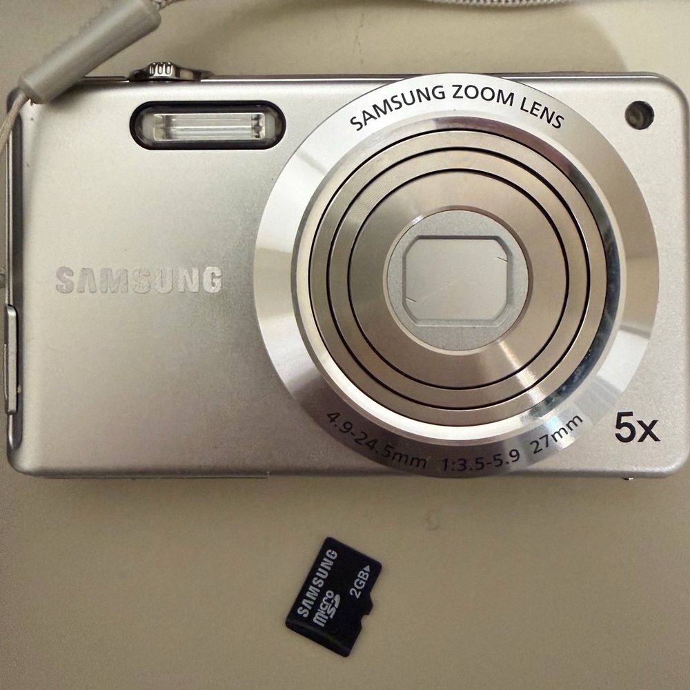 Samsung TL110 ultra-compact camera - Picture 5 of 6